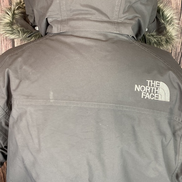 LIKE NEW • The North Face McMurdo Heavy Down Parka- Men’s Medium - Picture 8 of 16
